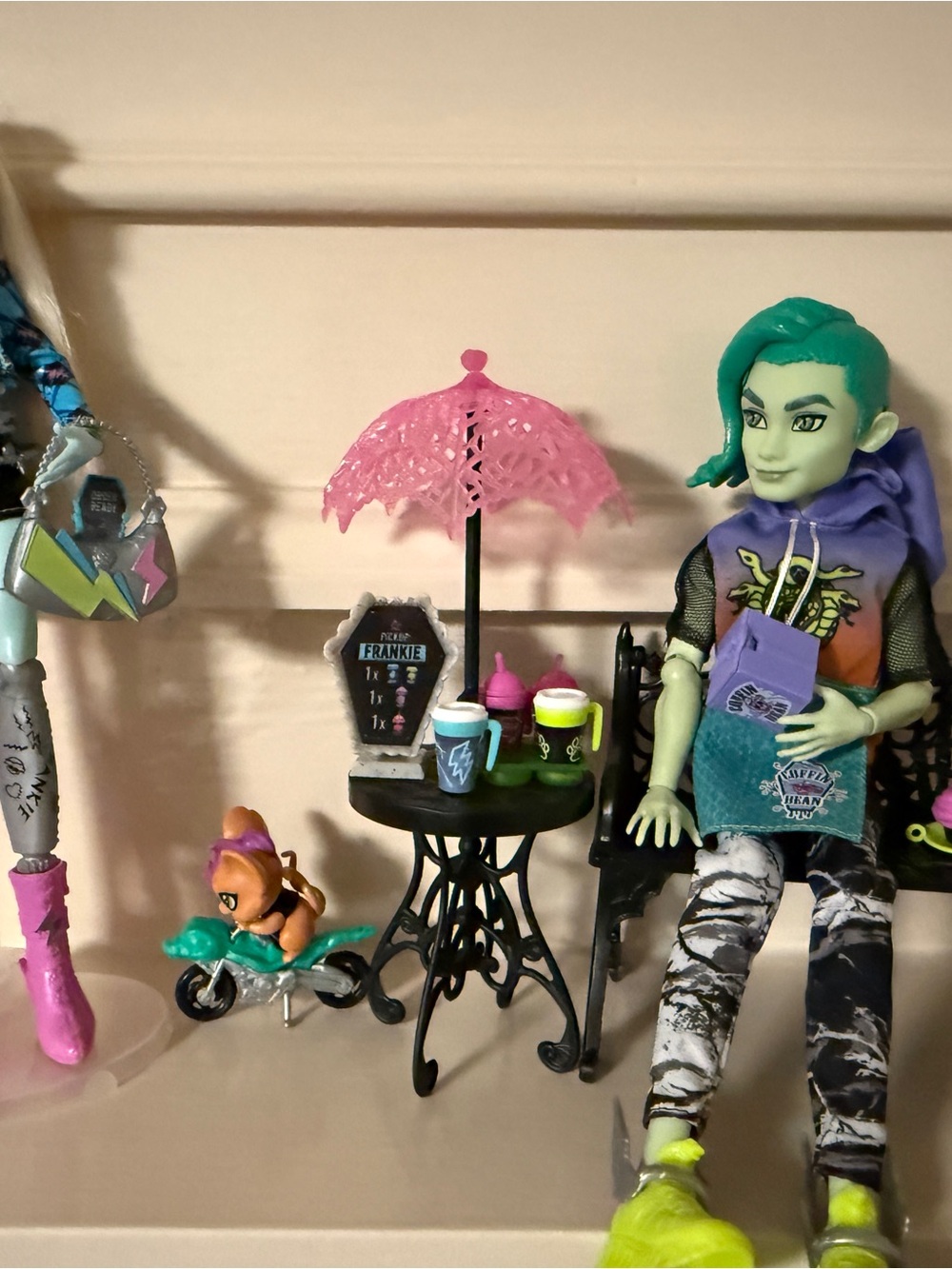 Monster High Coffin Bean Playset Frankie & Deuce